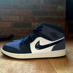 Jordan 1 Mid Obsidian Sanded Purple